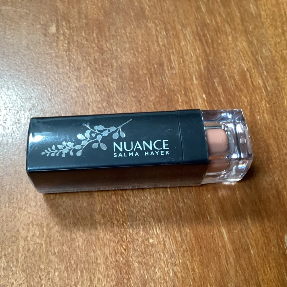 Nuance Salma Hayek True Color Moisture Rich Lipstick Botanical Buff 600 Sealed